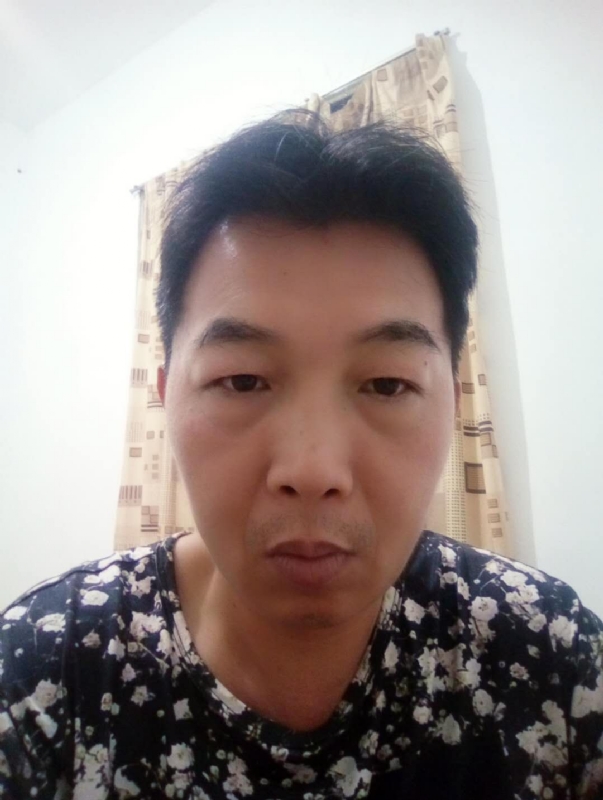 繁华哀伤的第一张照片--台湾中老年相亲网
