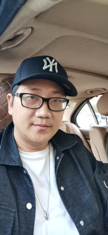 拥抱幸福的第一张照片--台湾中老年相亲网