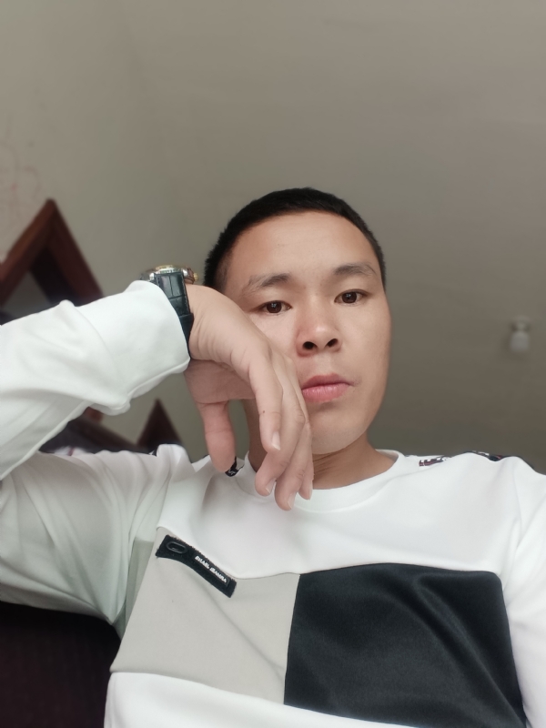 冷漠的第一张照片--台湾中老年相亲网