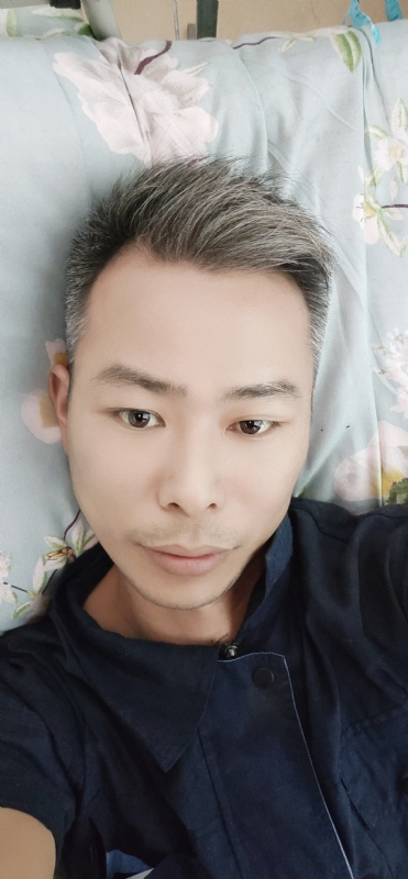 火山口的第一张照片--台湾中老年相亲网