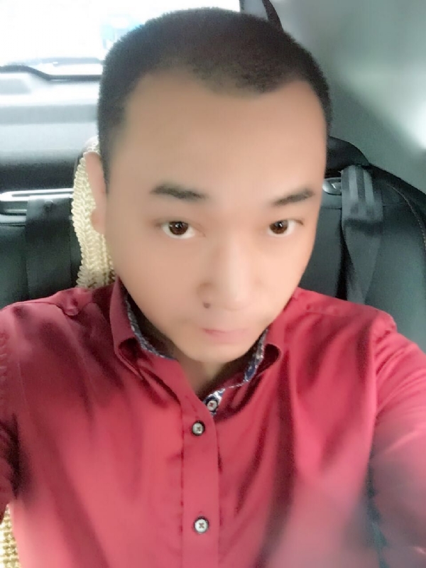 在一个路口等的第一张照片--台湾中老年相亲网