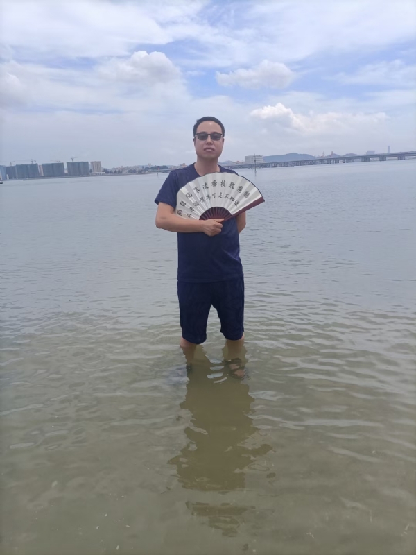 浪迹天涯的第一张照片--台湾中老年相亲网