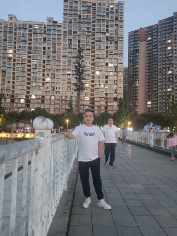 寂寞的男人的第一张照片--台湾中老年相亲网